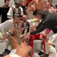 Cristiano appears and Juve changing room reacts