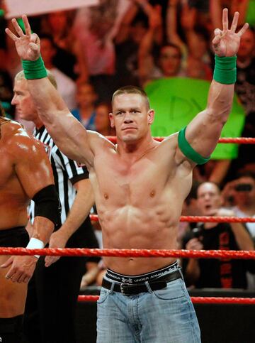 Al igual de que The Rock, el nuevo h谷roe de acci車n de moda tuvo un pasado brillante como luchador de la WWE. De hecho, mantuvo una gran rivalidad con el Dwayne Johnson. El protagonista de Peacemaker tiene un total de 25 campeonatos.