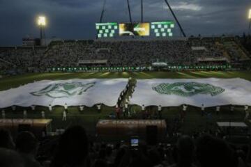 Los aficionados del equipo y las autoridades de la ciudad brasileña recibieron con emotivos homenajes a los jugadores colombianos antes del primer partido de la Recopa Sudamericana.