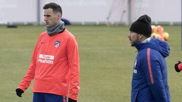 Kalinic y Simeone, durante el entrenamiento de ayer.