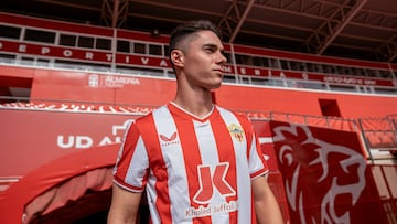 Sergio Arribas, durante su presentación con el Almería.