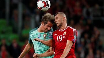 Fabio Coentrao se lesionó con la selección de Portugal ante Hungría.