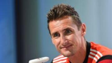 NIC. Santo Andre (Brazil), 10/07/2014.- German national soccer team striker Miroslav Klose smiles during a press conference in Santo Andre, Brazil, 10 July 2014. Germany will face Argentina in the FIFA World Cup 2014 final at the Estadio do Maracana in Rio de Janeiro on 13 July 2014. (Brasil, Alemania, Mundial de F&uacute;tbol) EFE/EPA/MARCUS BRANDT