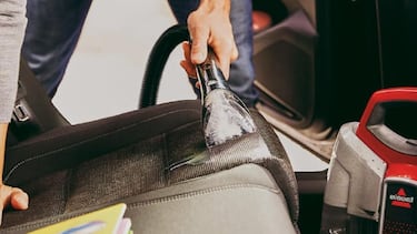 Ni manchas ni derrames: esta aspiradora de agua aspira líquidos y funciona “de maravilla” en sofás, alfombras y asientos de coche