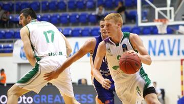 18/10/2018 Alberto Díaz, jugador de Unicaja de Málaga.
El jugador del Unicaja de Málaga Alberto Díaz estará entre seis y ocho semanas de baja debido a una lesión muscular que se produjo este miércoles en el partido de la Eurocup disputado en la cancha del Mornar Bar (Montenegro) y que acabó con triunfo andaluz (85-96).
DEPORTES
CB UNICAJA