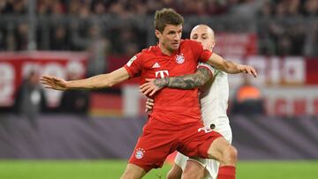 Leipzig's Spanish defender Angelino (R) and Bayern Munich's German forward Thomas Mueller (L) vie for the ball during the German first division Bundesliga football match FC Bayern Munich v RB Leipzig in Munich, southern Germany, on February 9, 2