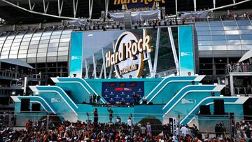 Fernando Alonso se sube a un podio histórico liderado por Lewis Hamilton