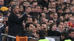 Mourinho se sentará el sábado junto a su banquillo