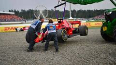 A tractor lifts the car of Ferrari&#039;s German driver Sebastian Vettel during the German Formula One Grand Prix at the Hockenheim racing circuit on July 22, 2018 in Hockenheim, southern Germany.  / AFP PHOTO / Andrej ISAKOVIC