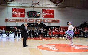 Homenaje a Txipi del Bilbao Basket en La Casilla