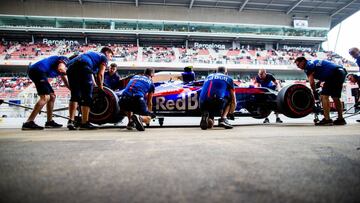 El equipo Toro Rosso en Barcelona. 