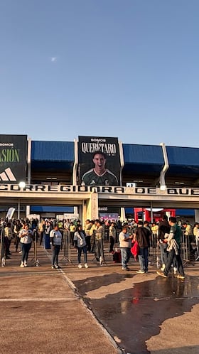 Dada la situación de inseguridad en el país, la organización del partido en Querétaro ha exigido que los aficionados presenten el FAN ID para evitar incidentes.