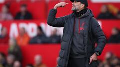 Manchester (United Kingdom), 17/03/2024.- Liverpool manager Jurgen Klopp gestures during the FA Cup quarter-final soccer match between Manchester United and Liverpool in Manchester, Britain, 17 March 2024. (Reino Unido) EFE/EPA/ADAM VAUGHAN EDITORIAL USE ONLY. No use with unauthorized audio, video, data, fixture lists, club/league logos, 'live' services or NFTs. Online in-match use limite