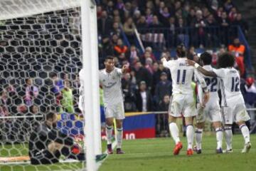 0-3. Cristiano Ronaldo celebró el tercer gol, hat trick del portugués.