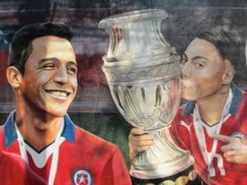 José Luis Madrid, artista de la comuna de Quilicura, decidió inmortalizar la imagen de Gary Medel, Alexis Sánchez, Eduardo Vargas y Arturo Vidal en un mural como un homenaje al logro de la Copa América conseguida hace meses.