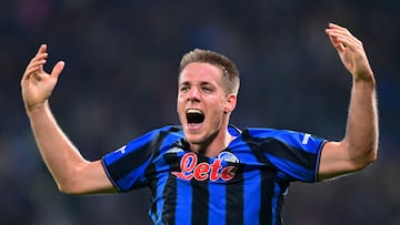 Soccer Football - UEFA Champions League - Atalanta v Club Brugge - Gewiss Stadium, Bergamo, Italy - September 30, 2025 Atalanta's Mario Pasalic celebrates scoring their second goal REUTERS/Daniele Mascolo
