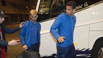 Juanmi y Willian José, en el momento de entrar ayer en el hotel de concentración.