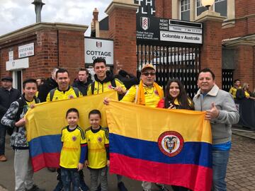 Hinchas de Colombia en el Craven Cottage de Londres para apoyar a su Selección ante Australia