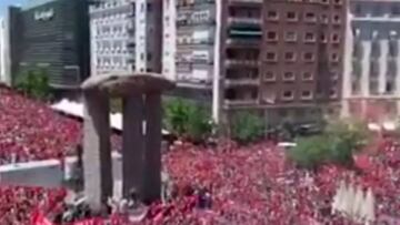 Un mar rojo: el 'You'll never walk alone' en calles Madrid