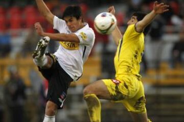 Phillip Araos: 24 a&ntilde;os tiene el &#039;Artillero de Macul&#039;. El delantero brill&oacute; en las divisiones inferiores de Colo Colo y hoy juega en Colchagua. 