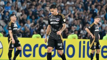 Futbol, Racing vs Colo Colo.
Fase de grupos, Copa Libertadores 2025.
Los jugadores de Colo Colo lamentan la derrota durante el partido de copa libertadores por el grupo E contra Racing disputado en el estadio Presidente Peron en Buenos Aires, Argentina.
14/05/2024
Fotobaires/Photosport
Football, Racing vs Colo Colo.
Group stage, Copa Libertadores 2025.
Colo Colo’s players reacts after loosing during the copa libertadores match for group E against Racing at the Presidente Peron stadium in Buenos Aires, Argentina.
14/05/2024
Fotobaires/Photosport