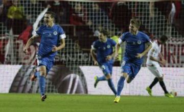 Sevilla-Slovan Liberec. Pavelka celebra el 1-1.