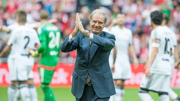 04/10/15 PARTIDO PRIMERA DIVISON 
ATHLETIC DE BILBAO - VALENCIA 
SAQUE DE HONOR HOMENAJE A CHECHU ROJO TXETXU ROJO 