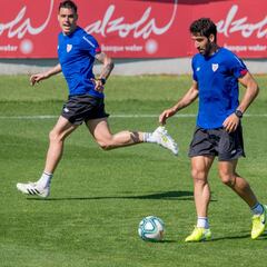 Garitano, próximo a renovar, intensifica el trabajo con balón en Lezama