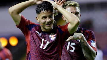 Soccer Football - World Cup - CONCACAF Qualifiers - Costa Rica v Trinidad and Tobago - Estadio Nacional, San Jose, Costa Rica - June 10, 2025 Costa Rica's Warren Madrigal celebrates scoring their second goal with Francisco Calvo REUTERS/Mayela Lopez
