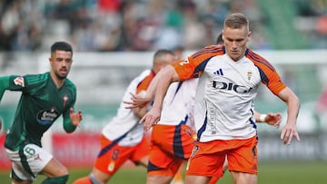 “Lo bueno se hace esperar”, pensaría Alemao. El delantero hizo un doblete ante el Racing de Ferrol, en un lapso de siete minutos. Curiosamente, entre el 91’ y el 98’. En el primero, demostró poderío aéreo con un tanto de cabeza; y en el segundo, culminó un centro con su pierna derecha.