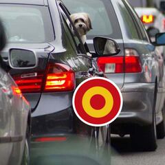 La pegatina con forma de diana y bandera de España que llevan muchos coches