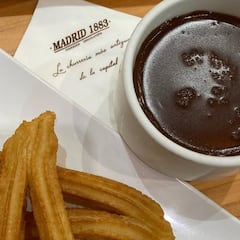 Ni ‘San Ginés’ ni ‘Valor’: esta es la chocolatería que presume de ser la más antigua de Madrid en pleno barrio de Malasaña