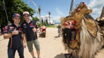 Pedrosa y M&aacute;rquez, en la presentaci&oacute;n en Bali. 