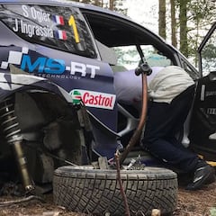 Accidente de Ogier: abandona y su liderato se tambalea