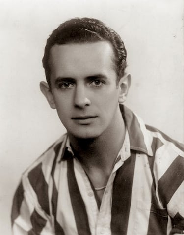 El Athletic fue el primer equipo de su carrera, donde milit la temporada 1949-1950. Ese mismo a?o ficho por el Barcelona donde estuvo hasta 1953.