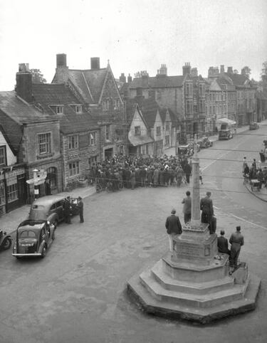 Encuentra una cámara en una tienda de antigüedades, revela su película de 80 años y hace un descubrimiento increíble