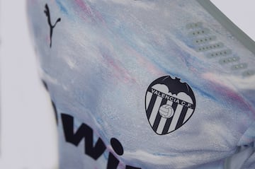 Así son las nuevas equipaciones del Valencia para la 20-21