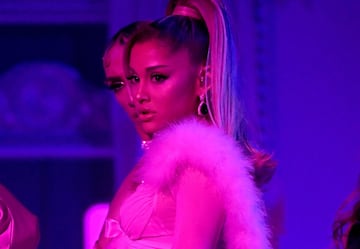 Después del drama de hace un año, Ariana Grande hizo una aparición triunfal en la 62° edición de los Grammy.