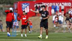 Simeone hace varias pruebas y también ensaya sistemas