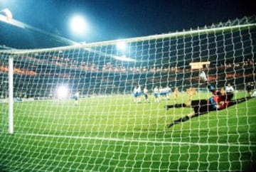 El 20 de mayo de 1992 el Barcelona ganó su primera Copa de Europa. La final fue en Wembley contra la Sampdoria.
Koeman, con su gol de falta en la prórroga, fue el héroe del partido.  