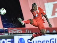 CALI - COLOMBIA, 06-12-2020: Marlon Torres del América en acción durante partido por la semifinal ida como parte de la Liga BetPlay DIMAYOR 2020 entre América de Cali y Atlético Junior jugado en el estadio Pascual Guerrero de la ciudad de Cali. / Marlon Torres of America in action during first leg semifinal match as part of BetPlay DIMAYOR League 2020 between America de Cali and Atletico Junior played at Pascual Guerrero stadium in Cali. Photo: VizzorImage / Gabriel Aponte / Staff
