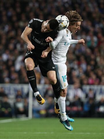 Yuri Berchiche y Luka Modric.