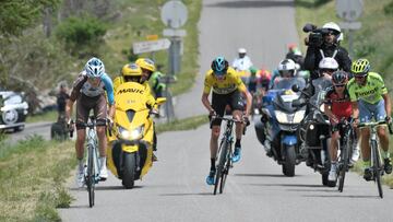 Romain Bardet ataca durante el Criterium del Dauphin&eacute;.