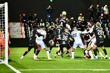 El Ceuta recupera su fortín y mete en un lio a Ziganda