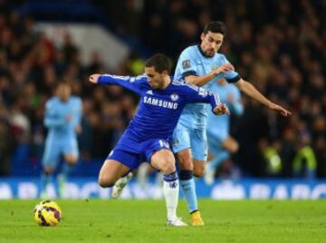 Chelsea y Manchester City luchan por el primer lugar en la Premier League.