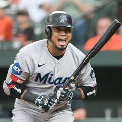 Luis Arráez chases .400, sets Marlins record with sixth 4-hit game