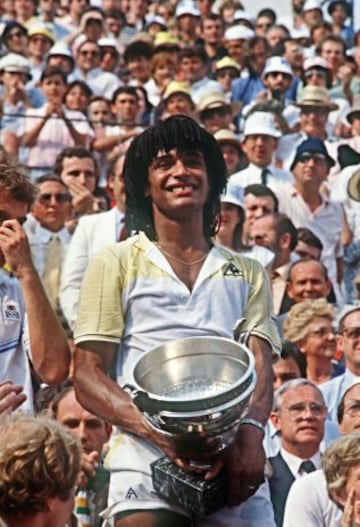 Yannick Noah ganó su único Roland Garros el 5 de junio de 1983 ante Mats Wilander. 
