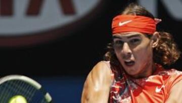 <b>ROJO, POR LA TIERRA... </b>Nadal galopa de rojo, el color de la tierra para los aborígenes de Australia.