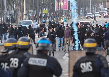 Los ultras del Marsella y el Lazio se enfrentaron en los alrededores del Stade Vélodrome antes y después del partido que enfrentaba a sus respectivos equipos en la Europa League. Hubo cuatro heridos leves por consecuencia de dichos enfrentamientos.