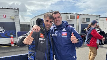 Julián Simón y Fonsi Nieto en el paddock de Phillip Island.